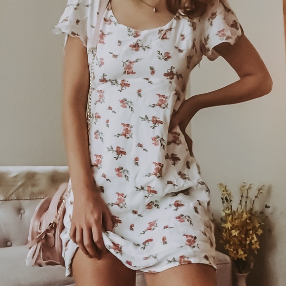 Floral Flounce Sleeve Dress - Picture 2 of 9